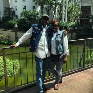 Meet your Posher, Gloria